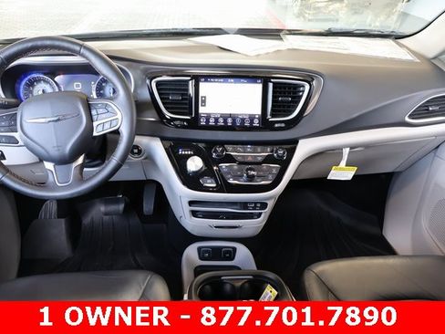 Used 2020 Chrysler Pacifica Touring-L Plus image 16