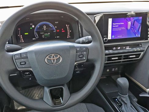 Used 2026 Toyota Camry LE w/ Convenience Package FWD image 16