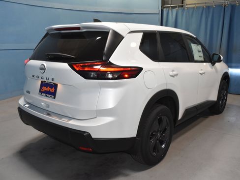 New 2026 Nissan Rogue SV w/ Cold Weather Package FWD image 22