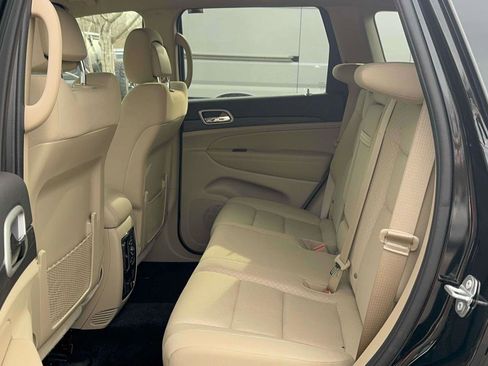 Used 2022 Jeep Grand Cherokee Laredo E w/ Security & Convenience Group image 9