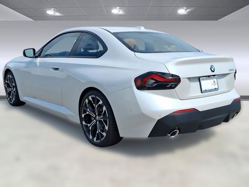 Used 2025 BMW 230i Coupe w/ Premium Package image 3