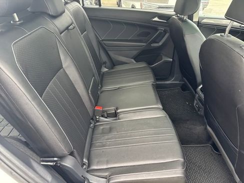 Certified 2024 Volkswagen Tiguan SE image 32