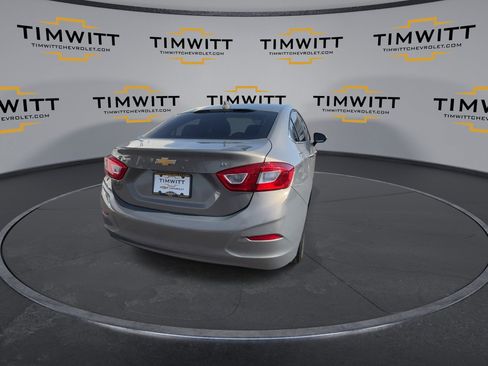 Used 2019 Chevrolet Cruze LT image 8