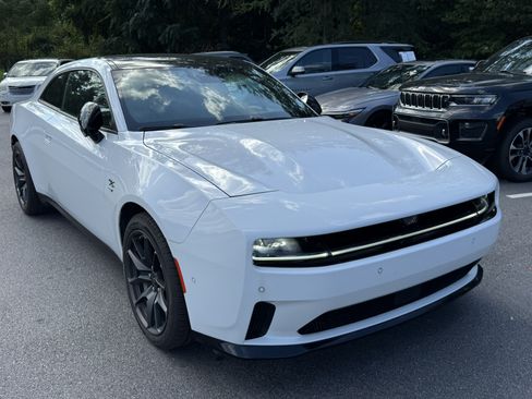 Used 2025 Dodge Charger Daytona R/T w/ Plus Group AWD/4WD image 3