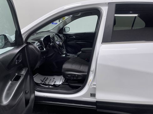Used 2022 Chevrolet Equinox LT w/ Driver Convenience Package image 9