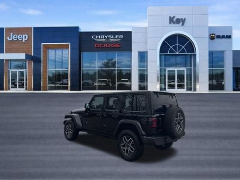 Used 2025 Jeep Wrangler Sahara AWD/4WD image 3