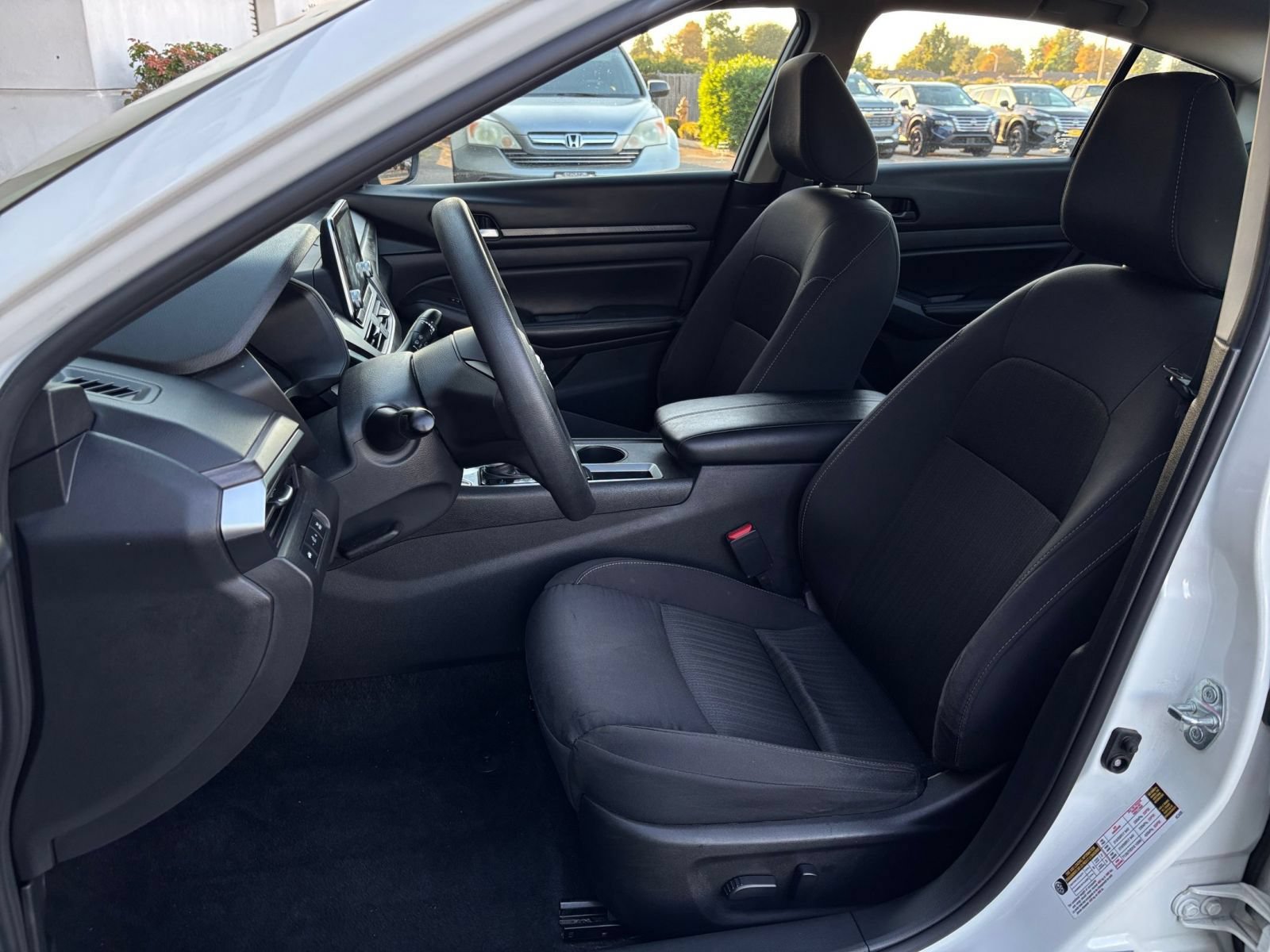 Used 2025 Nissan Altima 2.5 SV FWD image 36