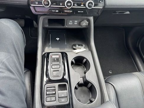 Used 2023 Honda Pilot Touring image 22