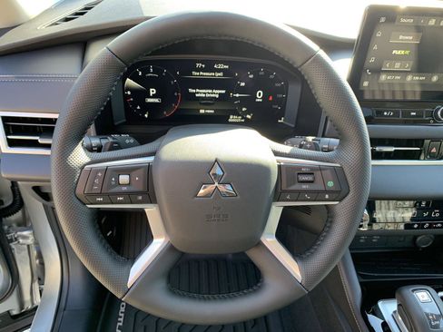 New 2025 Mitsubishi Outlander SEL image 17