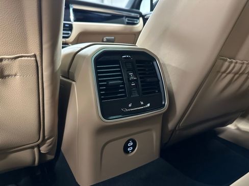 Used 2025 Porsche Macan image 41