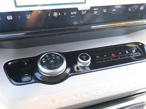 New 2025 Ford Expedition Active image 19