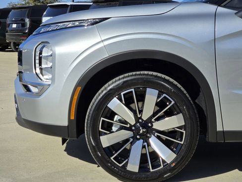 New 2026 Mitsubishi Outlander SE image 5