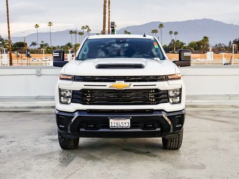 Used 2024 Chevrolet Silverado 2500 Custom w/ Custom Value Package image 2