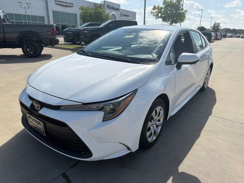 Used 2024 Toyota Corolla LE FWD image 9