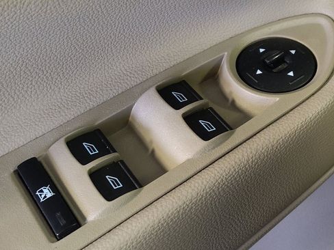 Used 2017 Ford Escape SE image 27