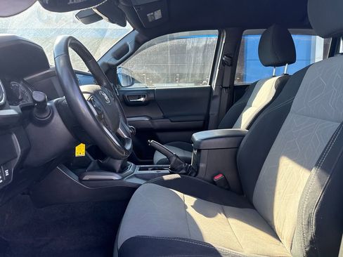 Used 2021 Toyota Tacoma TRD Off-Road image 9