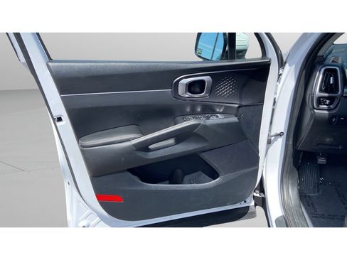 Used 2023 Kia Sorento LX AWD/4WD image 11