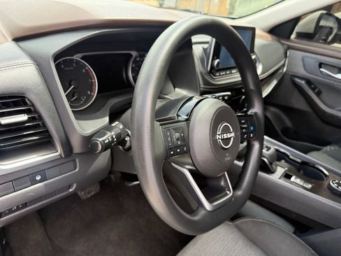 Used 2022 Nissan Rogue SV AWD/4WD image 12