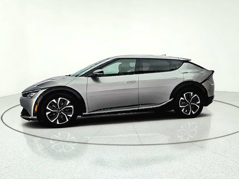 Used 2022 Kia EV6 Wind w/ Wind Technology Package AWD/4WD image 4