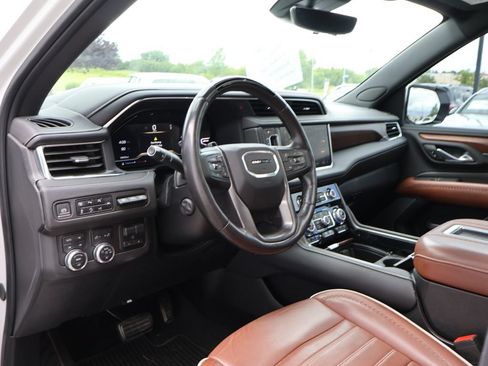 Used 2023 GMC Yukon Denali Ultimate AWD/4WD image 17