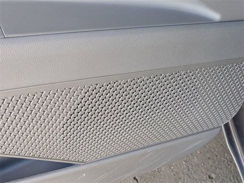 Used 2025 Hyundai Elantra SEL image 10