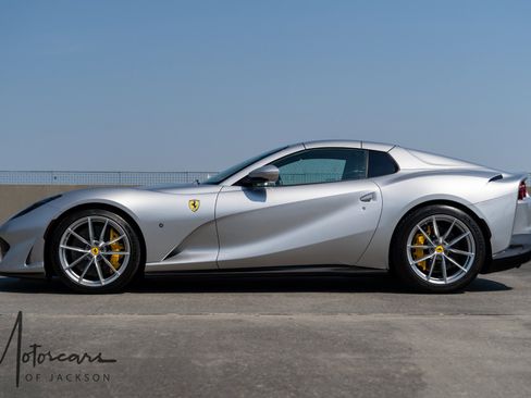 Used 2022 Ferrari 812 GTS image 4