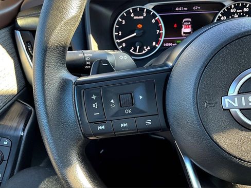 Used 2023 Nissan Rogue S image 17