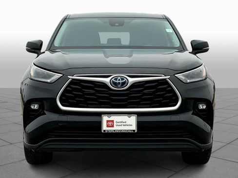 Used 2023 Toyota Highlander LE image 4
