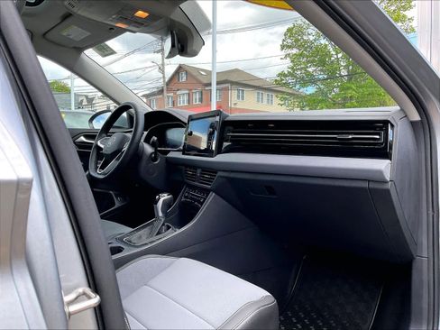 Used 2025 Volkswagen Jetta SE FWD image 14