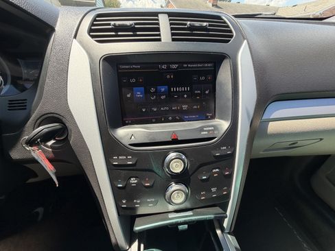 Used 2013 Ford Explorer XLT FWD image 18