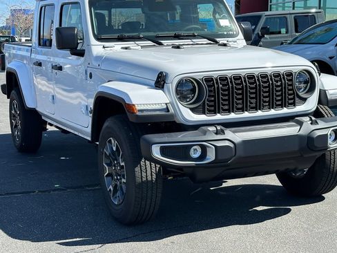 New 2026 Jeep Gladiator Sport AWD/4WD image 9