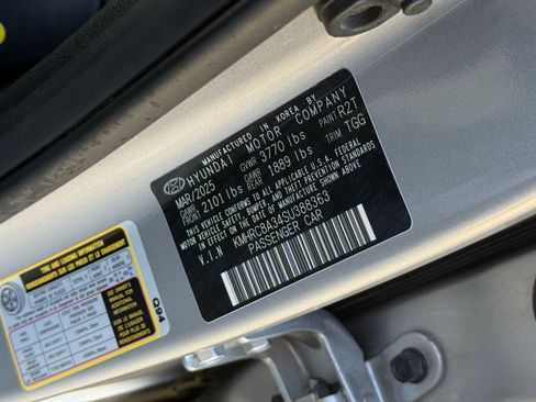 Used 2025 Hyundai Venue SEL image 30