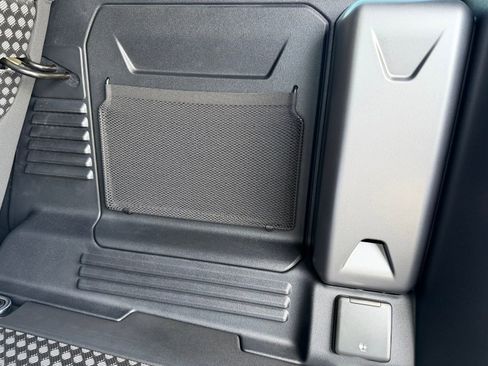 New 2026 Land Rover Defender 110 X-Dynamic SE image 31