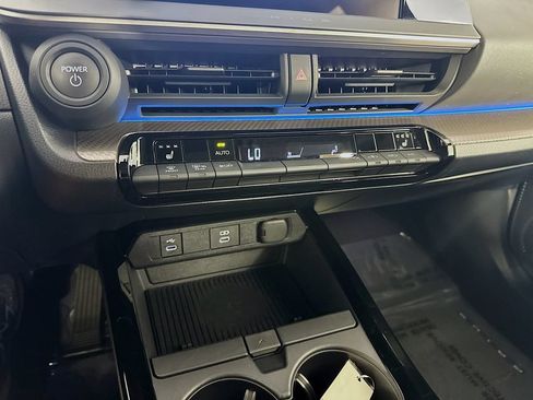 Used 2025 Toyota Prius XLE FWD image 20