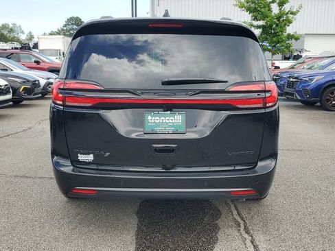 New 2027 Chrysler Pacifica Limited FWD image 5