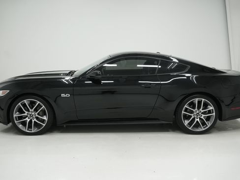 Used 2017 Ford Mustang GT Premium w/ Equipment Group 401A RWD image 7