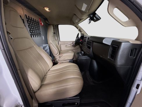 Used 2021 Chevrolet Express 3500 w/ Driver Convenience Package image 24