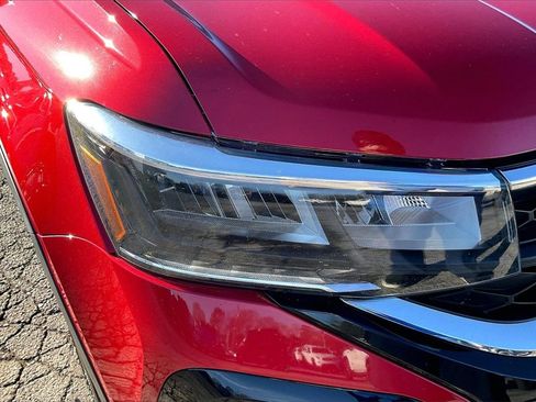 Used 2023 Volkswagen Taos SE w/ Panoramic Sunroof Package image 32