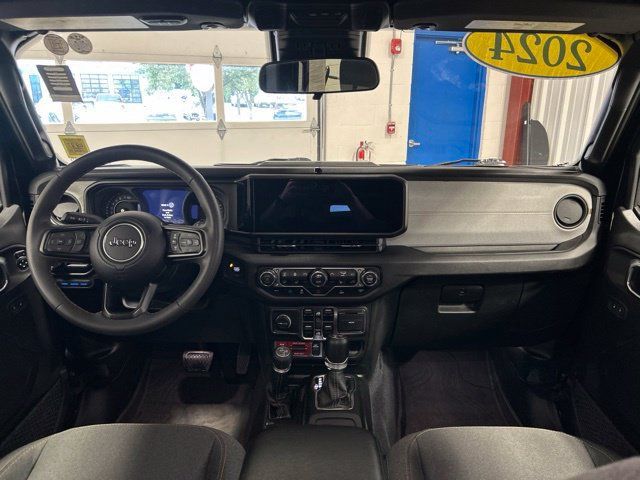 Used 2024 Jeep Wrangler Unlimited AWD/4WD image 15