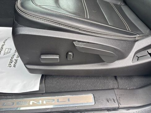 Used 2021 GMC Canyon Denali image 42