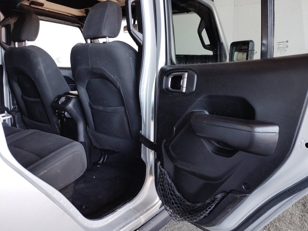 Used 2022 Jeep Gladiator Sport AWD/4WD image 14
