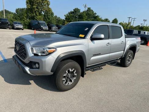 Used 2021 Toyota Tacoma TRD Off-Road w/ Technology Package AWD/4WD image 2