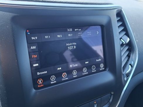 Used 2021 Jeep Cherokee Latitude Plus w/ Sun & Sound Group FWD image 14