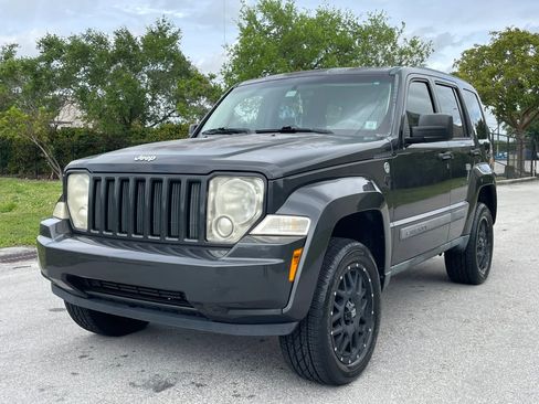 Used 2011 Jeep Liberty Sport image 4