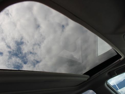 Used 2018 Toyota RAV4 XLE FWD image 19