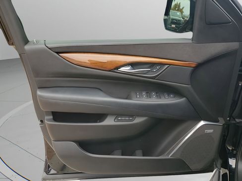 Used 2017 Cadillac Escalade Luxury image 27