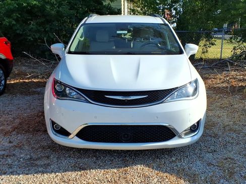 Used 2017 Chrysler Pacifica Touring-L Plus w/ Advanced Safetytec Group FWD image 2