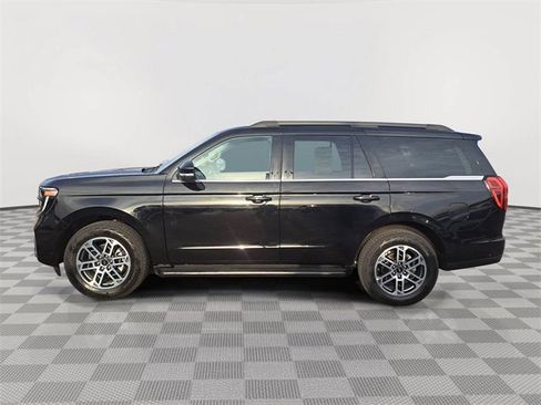 Certified 2025 Ford Expedition Active image 2