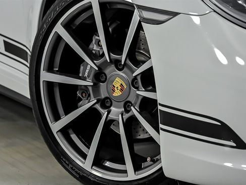 Used 2017 Porsche 911 Carrera 4 AWD/4WD image 4
