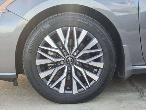 Used 2023 Nissan Altima 2.5 SV AWD/4WD image 8